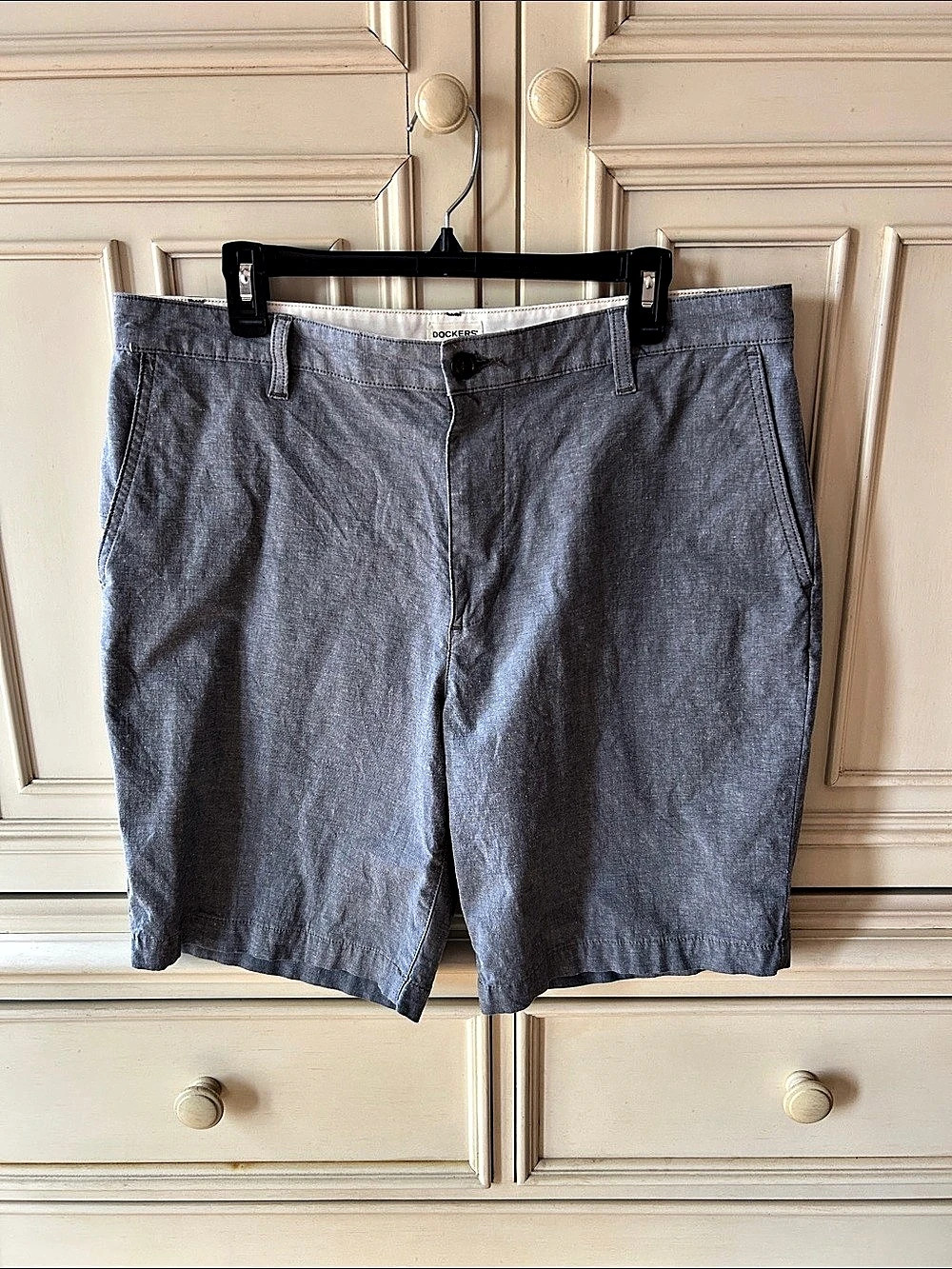 Dockers Men's Gray/Chambray Flat Front Shorts